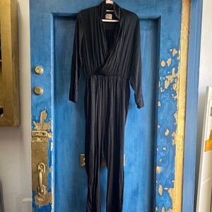 Rayon Tina Ijo Elegant Black Jumpsuit